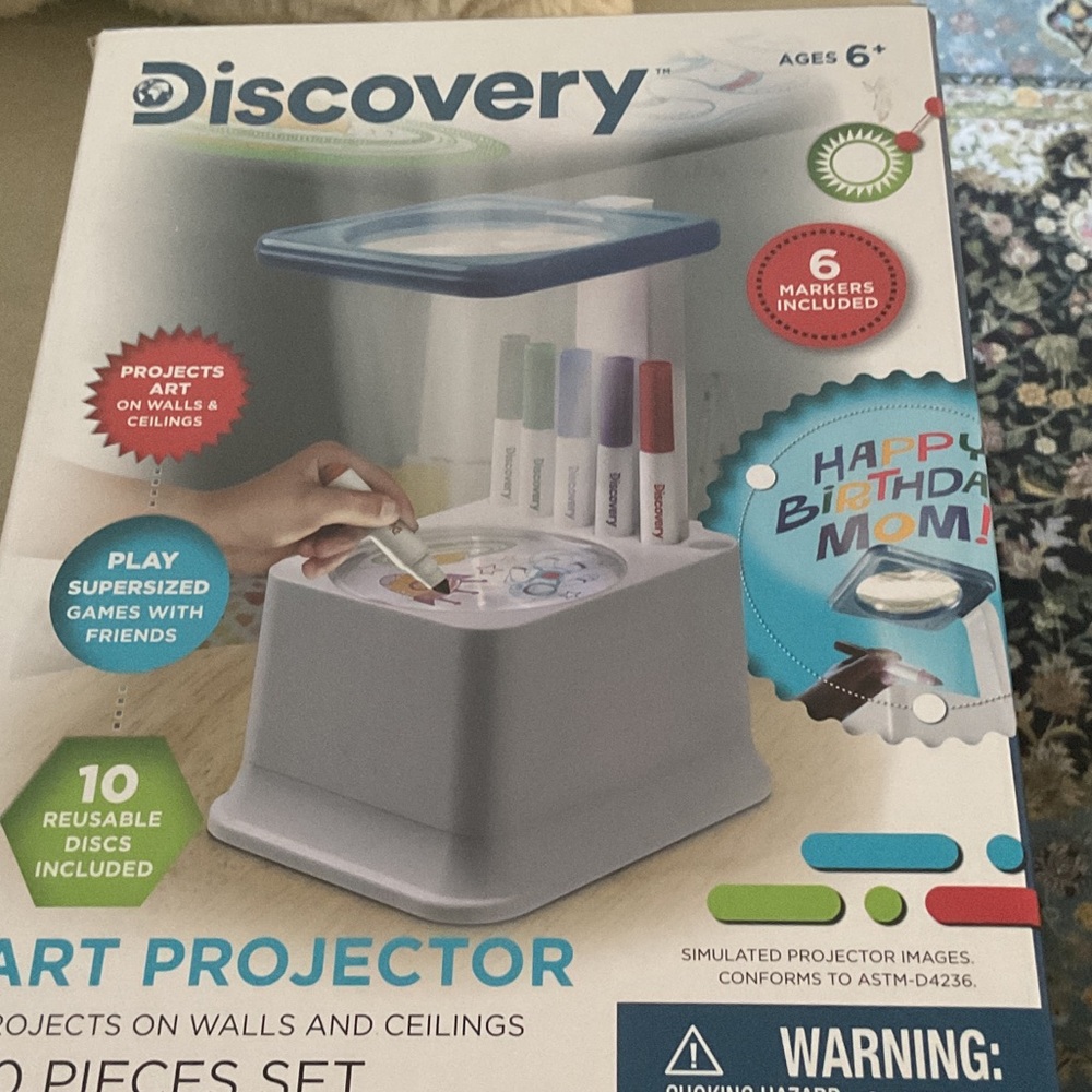 Discovery Creative Art Projector with Colorful Markers